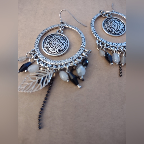 Beautiful Beaded earrings - Picture 3 of 3